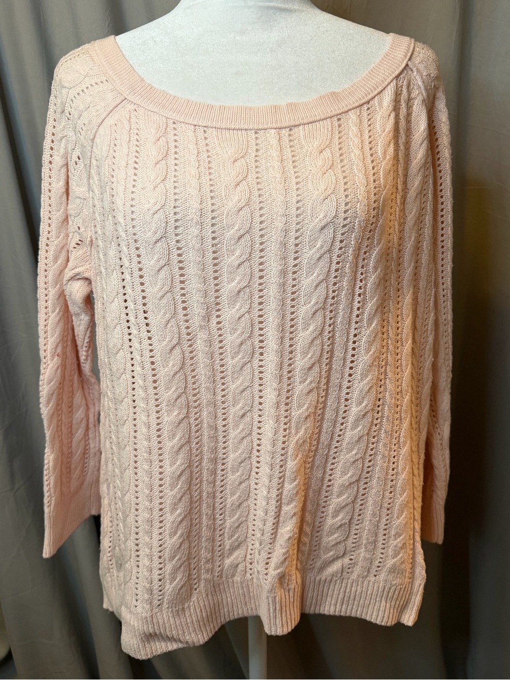 American Eagle Outfitters Light Pink Scoop neck Cable Knit Sweater, sz medium